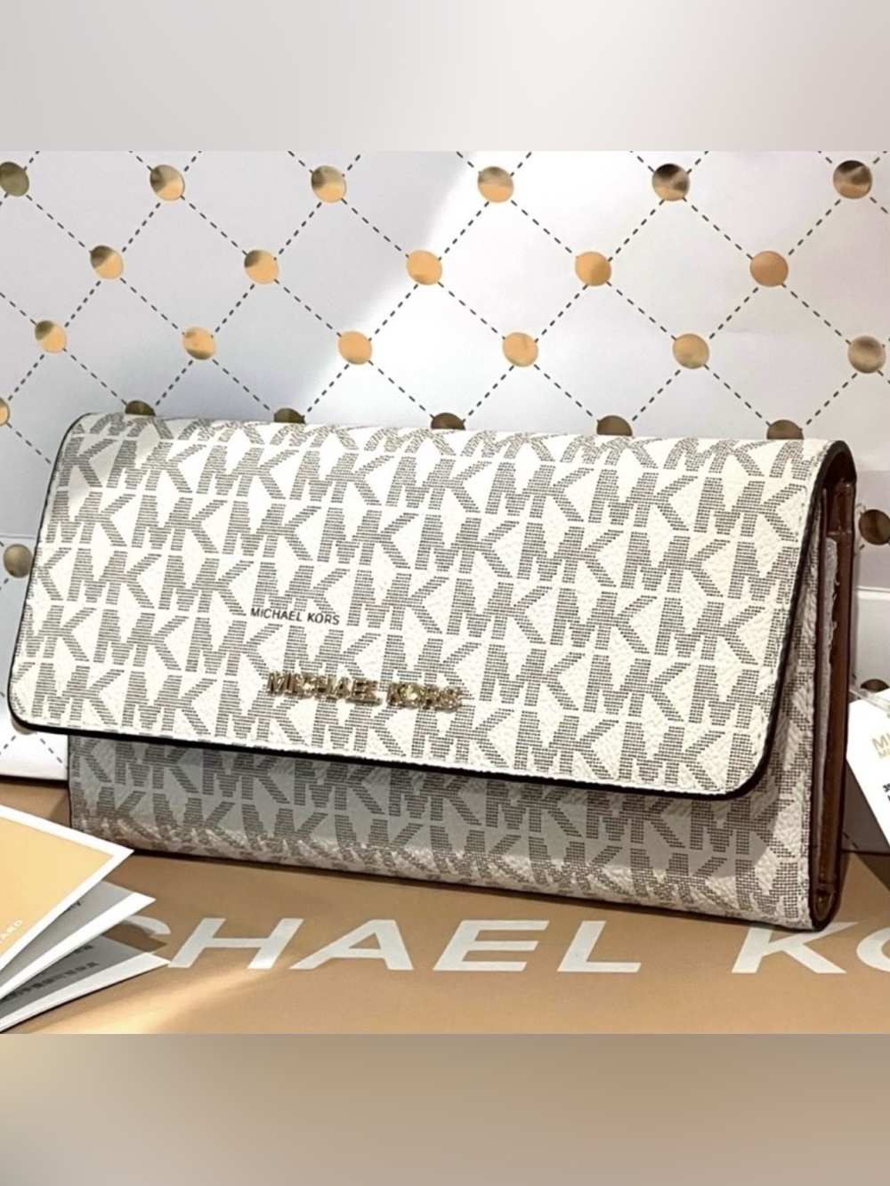 FLASH SALE – Michael Kors Vanilla Trifold Wallet ✨ NWT